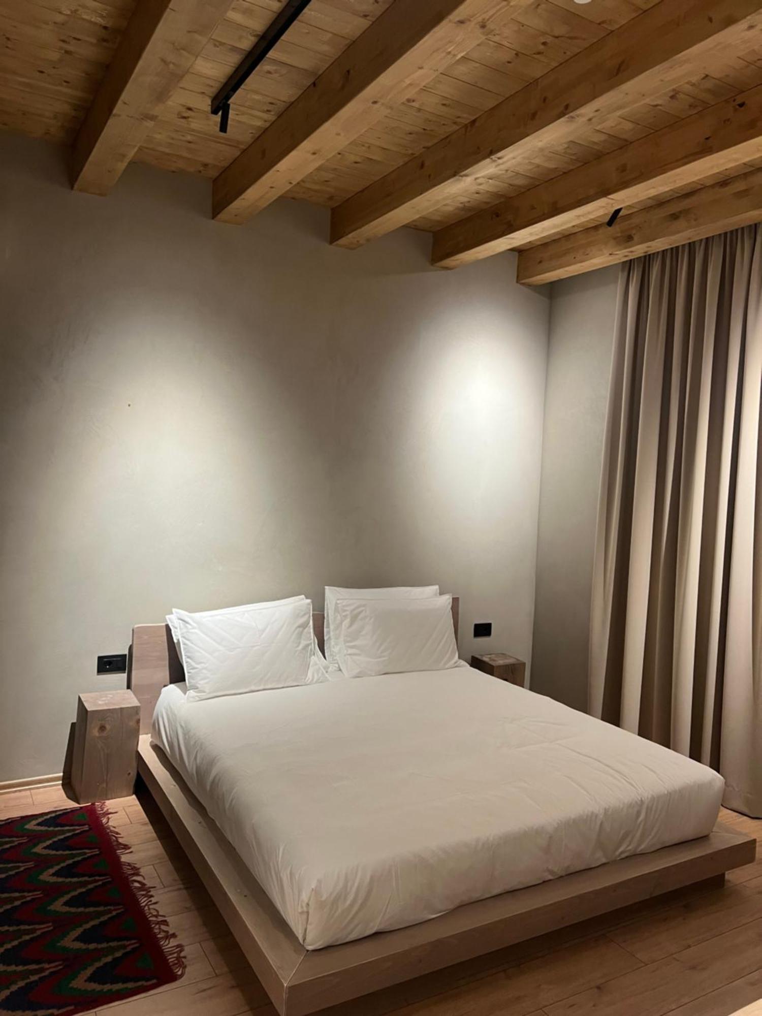 טיראנה Faces & Places Boutique Hotel מראה חיצוני תמונה