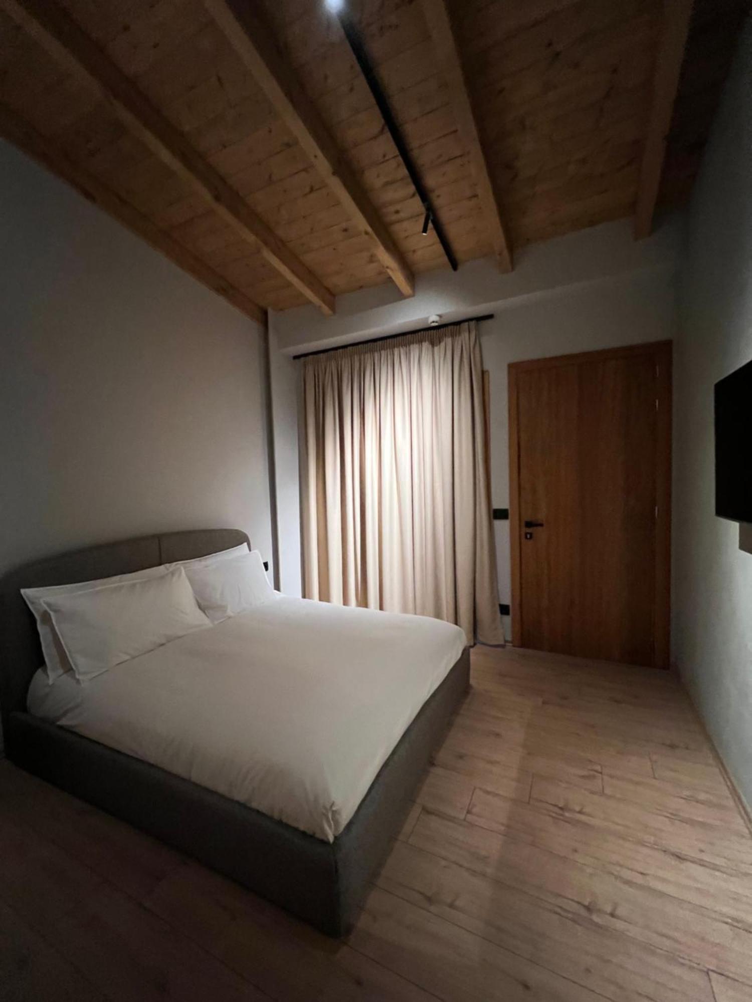 טיראנה Faces & Places Boutique Hotel מראה חיצוני תמונה