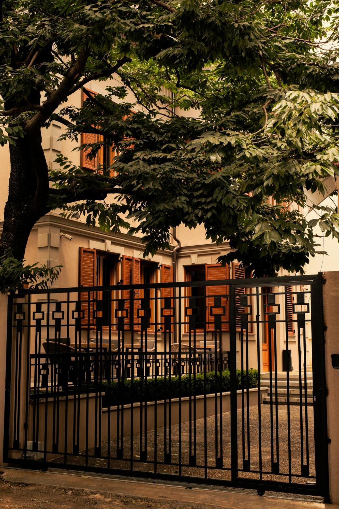 טיראנה Faces & Places Boutique Hotel מראה חיצוני תמונה