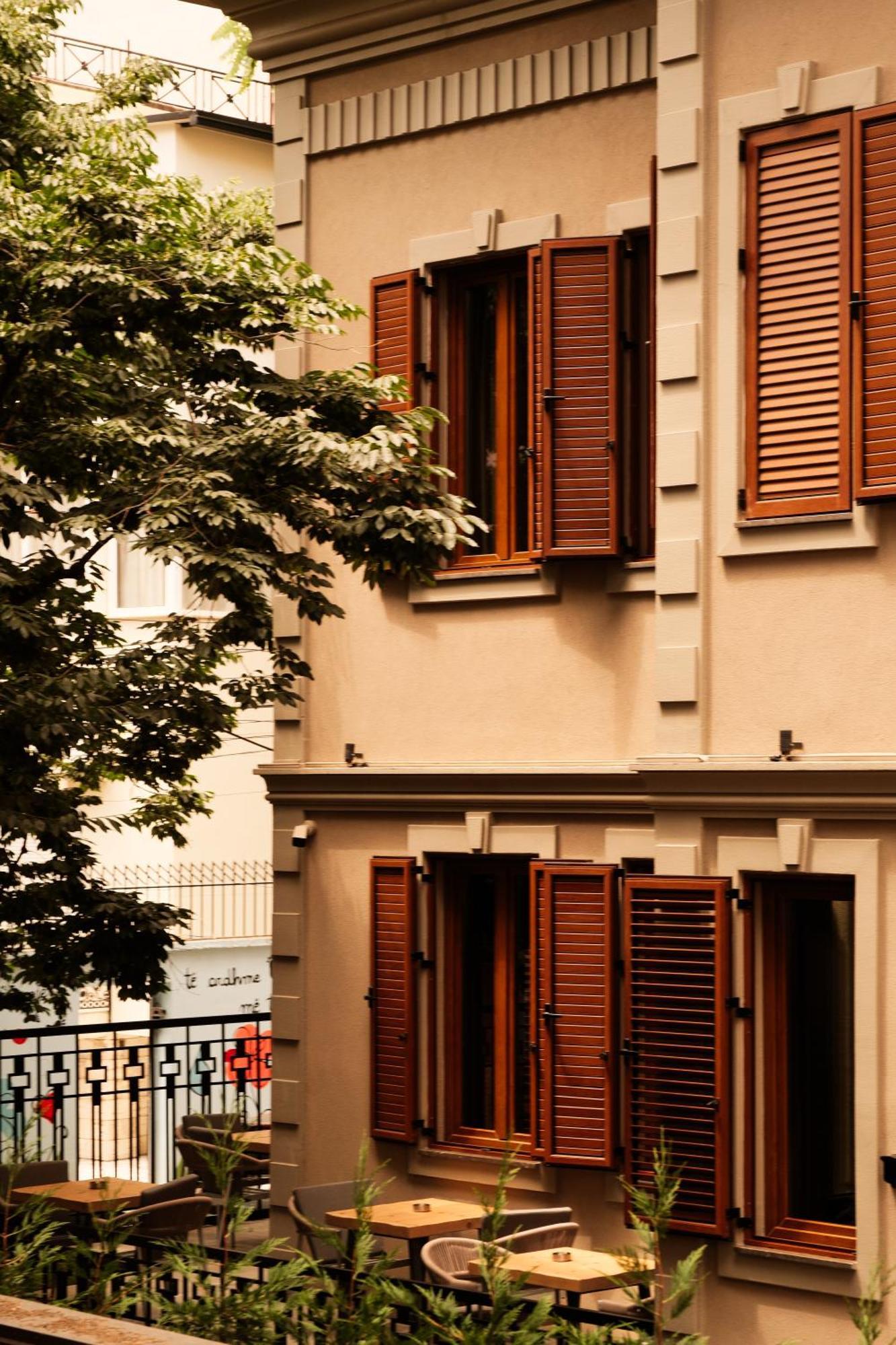 טיראנה Faces & Places Boutique Hotel מראה חיצוני תמונה